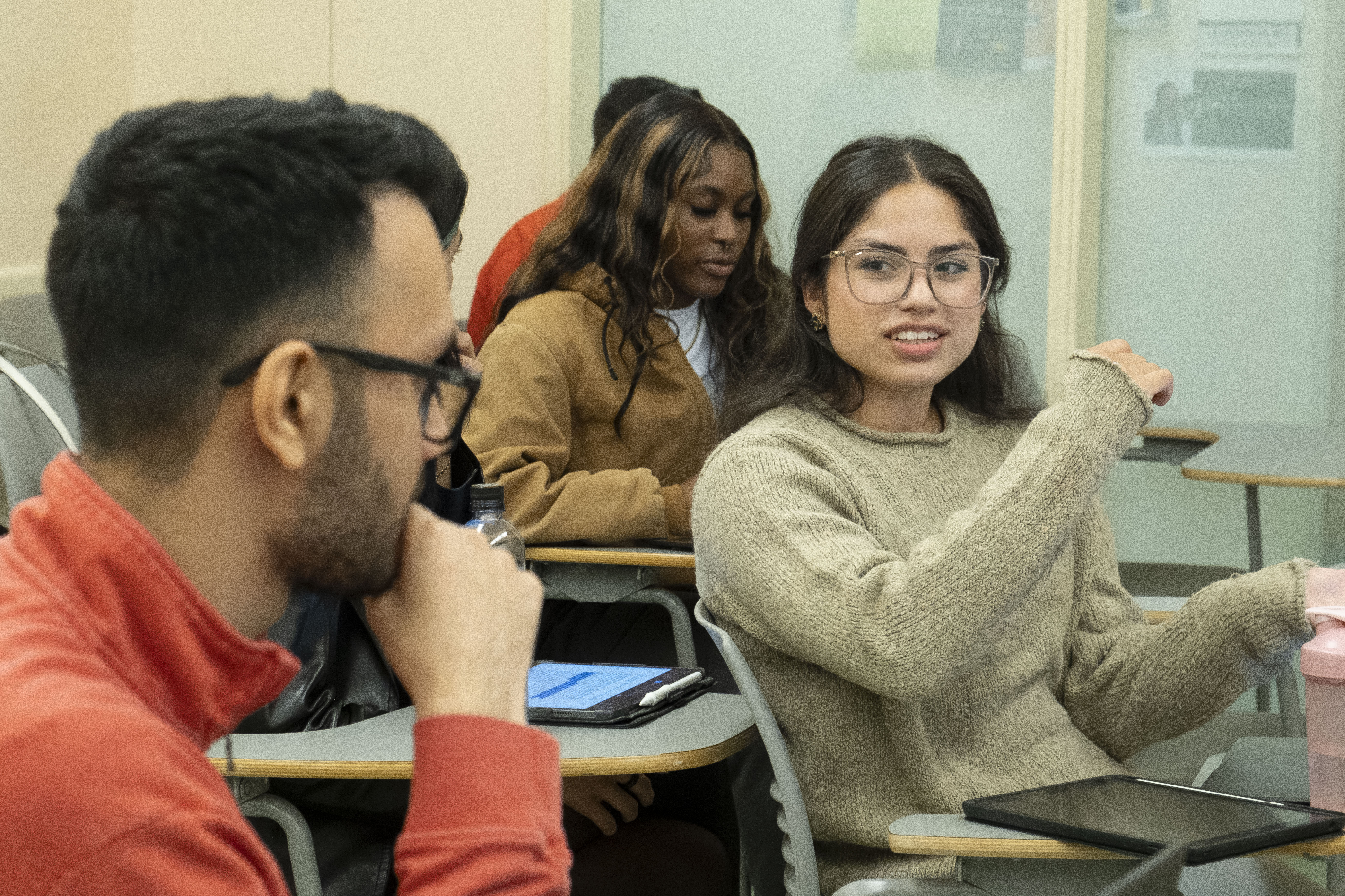 Female and male student in discussion