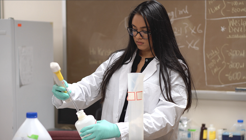 Sarah Sadik involved in research as an undergraduate student.