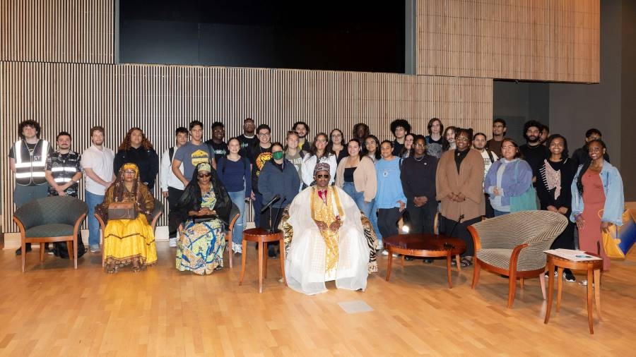 Group photo of 40 students with King Njoya
