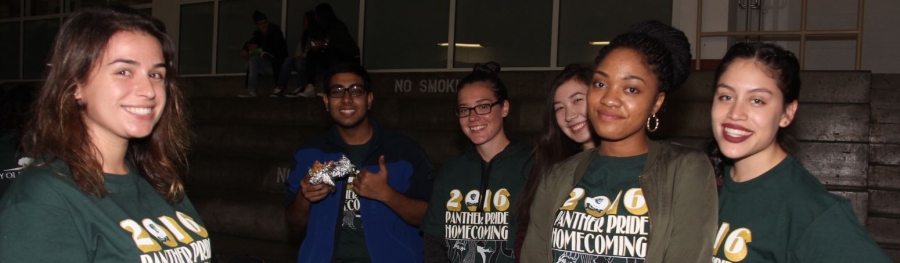 Six students compete in cake decorating