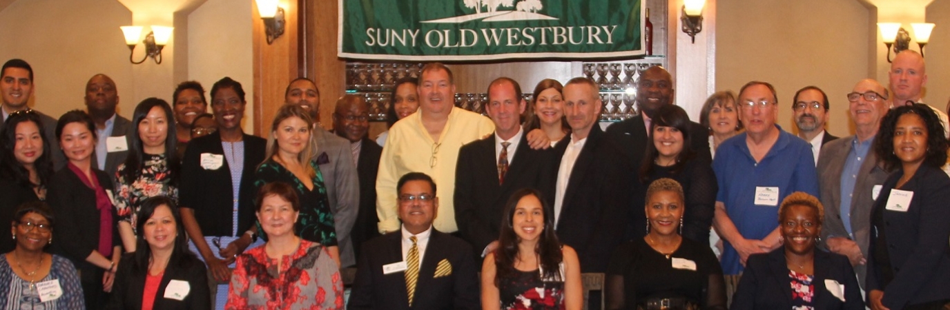 Large group photo of alumni during networking reception