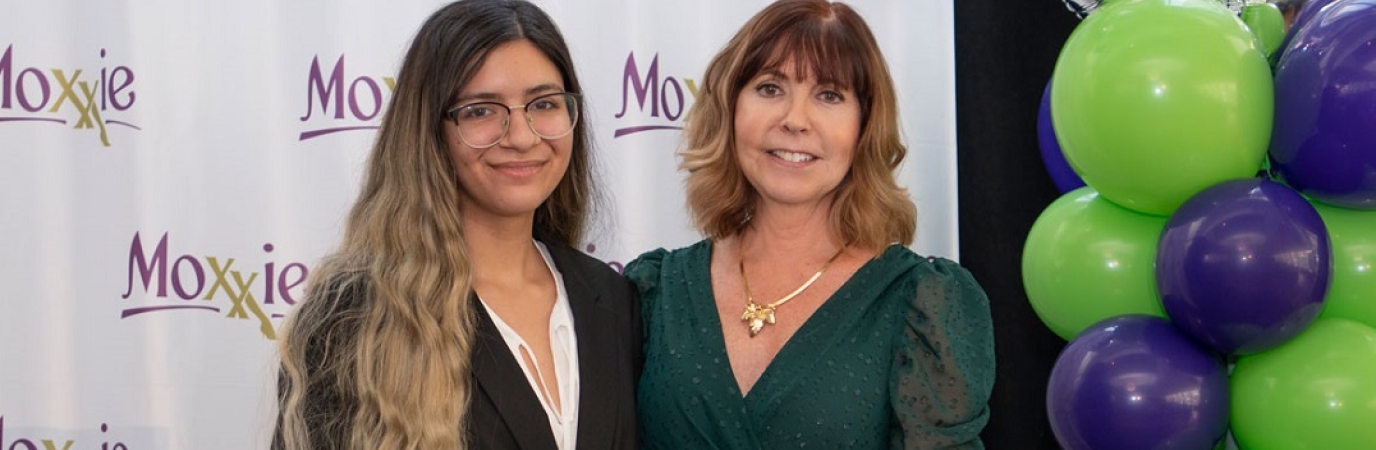 LeeAnn Williams accepts her award from Moxxie Founder and Executive Director Beth Meixner