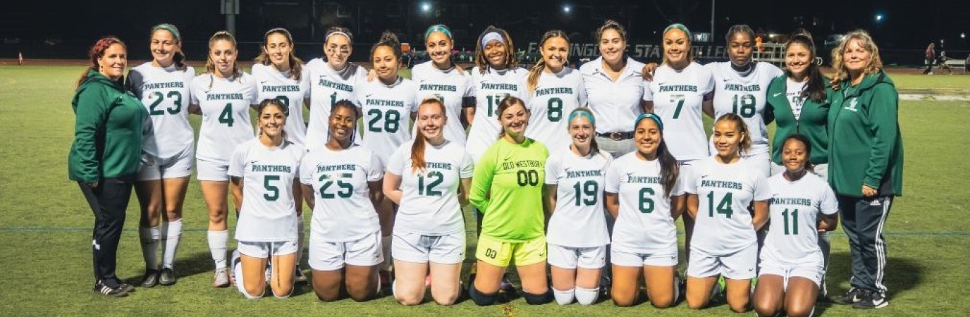 The 2022 Panther Women's Soccer team photo