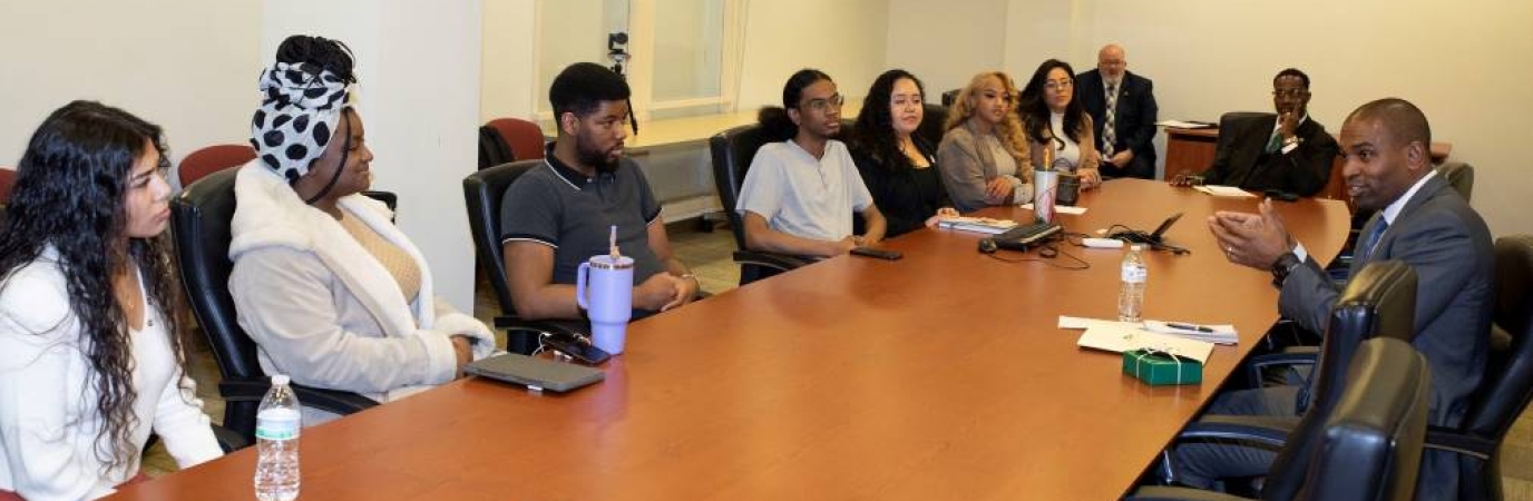 11 people around a conference table