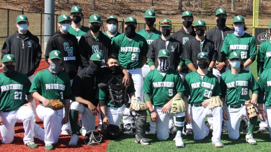Team photo of 2021 baseball team with players in green jerseys