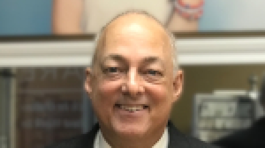 Headshot of Lawrence Chariton