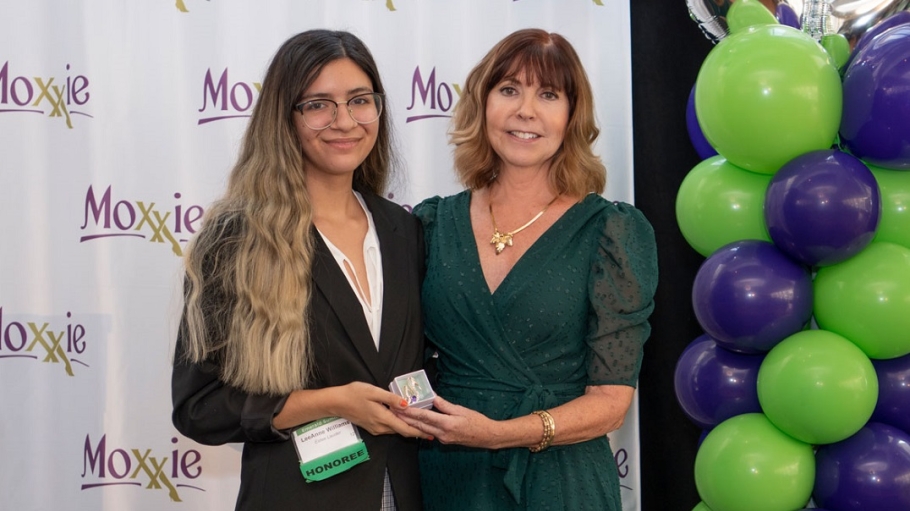 LeeAnn Williams accepts her award from Moxxie Founder and Executive Director Beth Meixner