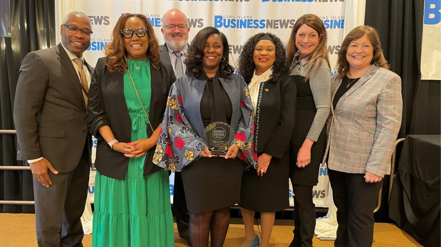 Shalei Simms with her award and six other people 