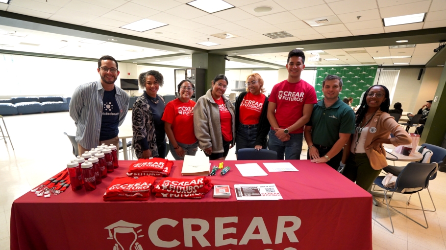 Photo of SUNY Old Westbury CREAR Futuros Peer Mentors and OW Staff members