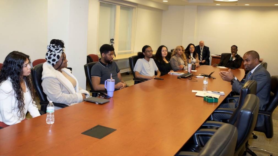 11 people around a conference table