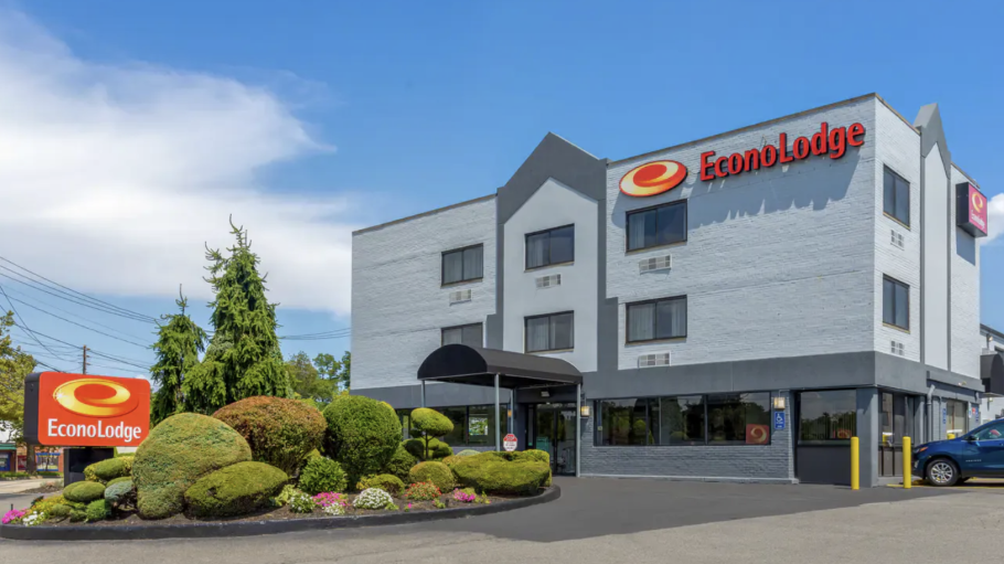Exterior of EconoLodge
