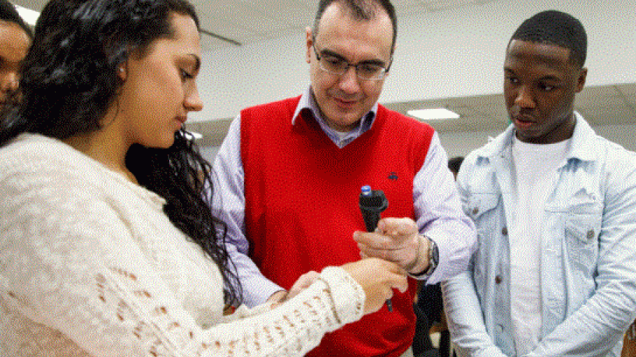 Professor Noutsos with two students in the general instruction science lab