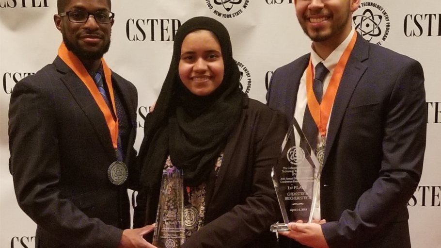 CSTEP student researchers with award