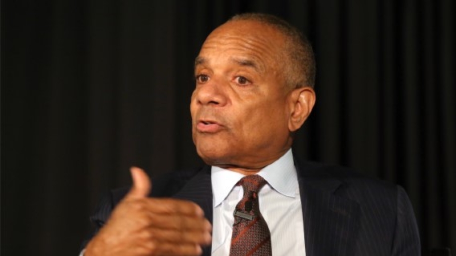 Ken Chenault speaks and points